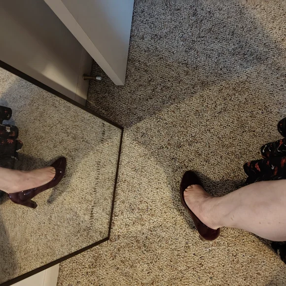 Ralph Lauren Burgundy Patent Leather Heels with Block Heel - Picture 5 of 10